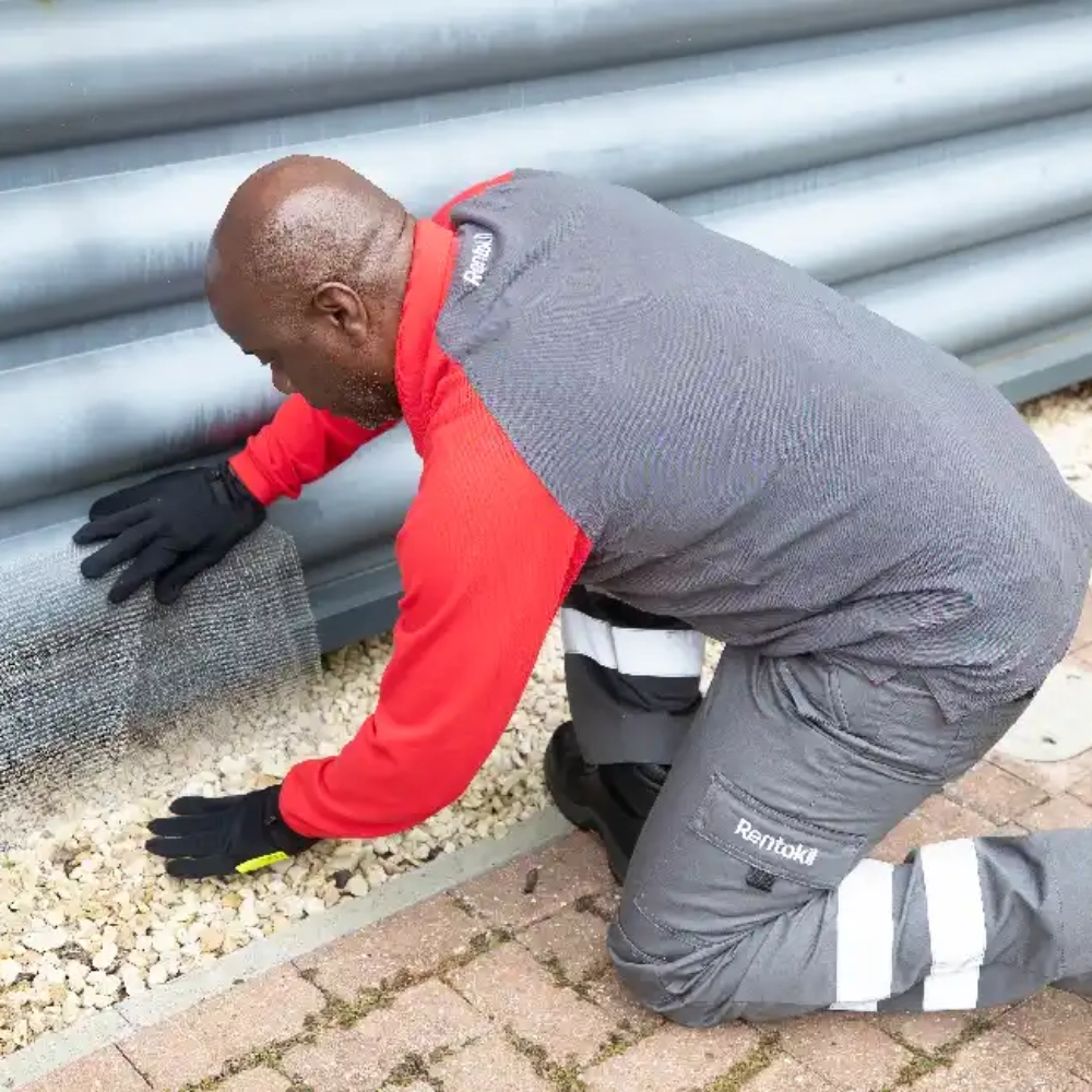 Flexi Armour Ground Mesh colleague installing