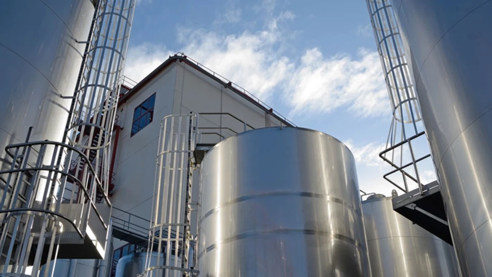 image-stock-rentokil-silos-outside-blue-sky-clouds-webp