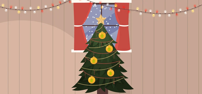 Versierde kerstboom in de woonkamer